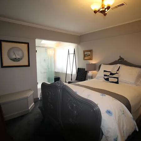 Nantucket Whale Inn, Half Moon Bay-3