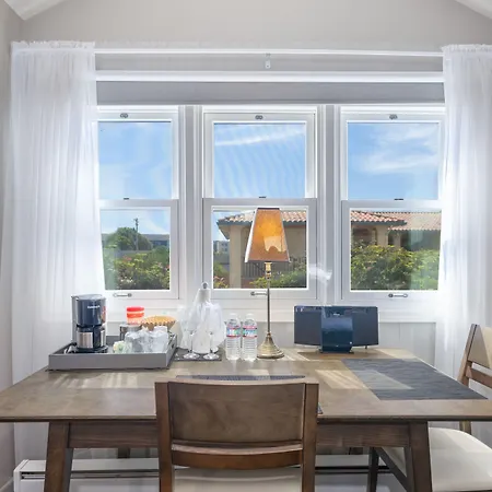 Nantucket Whale Inn, Half Moon Bay-2